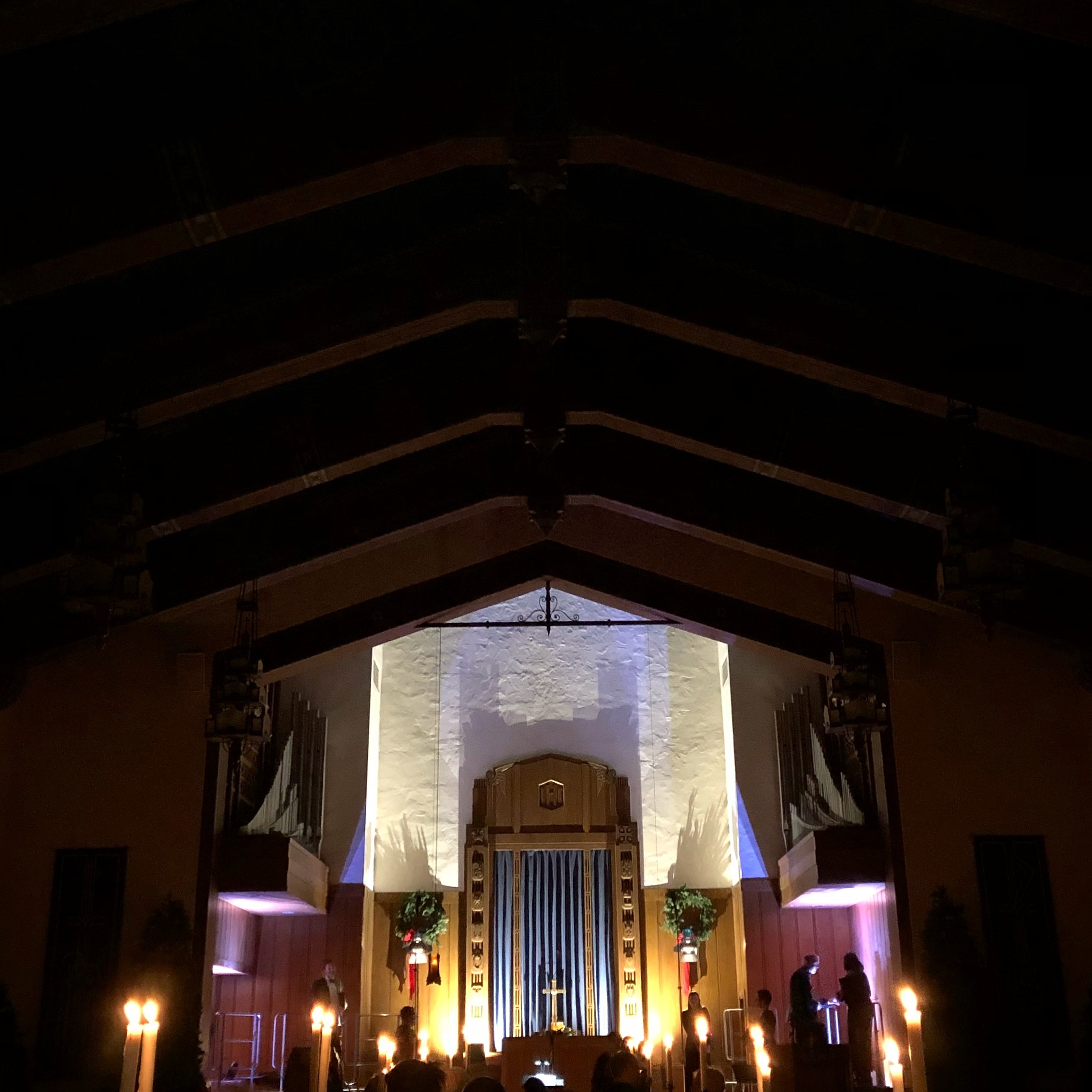 Dramatic lighting to match the candlelight